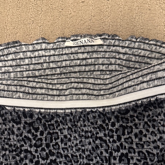 🆕 Zenana Outfitters Black and Gray Animal Print Tube Top. Brand New!💥 - Picture 3 of 3